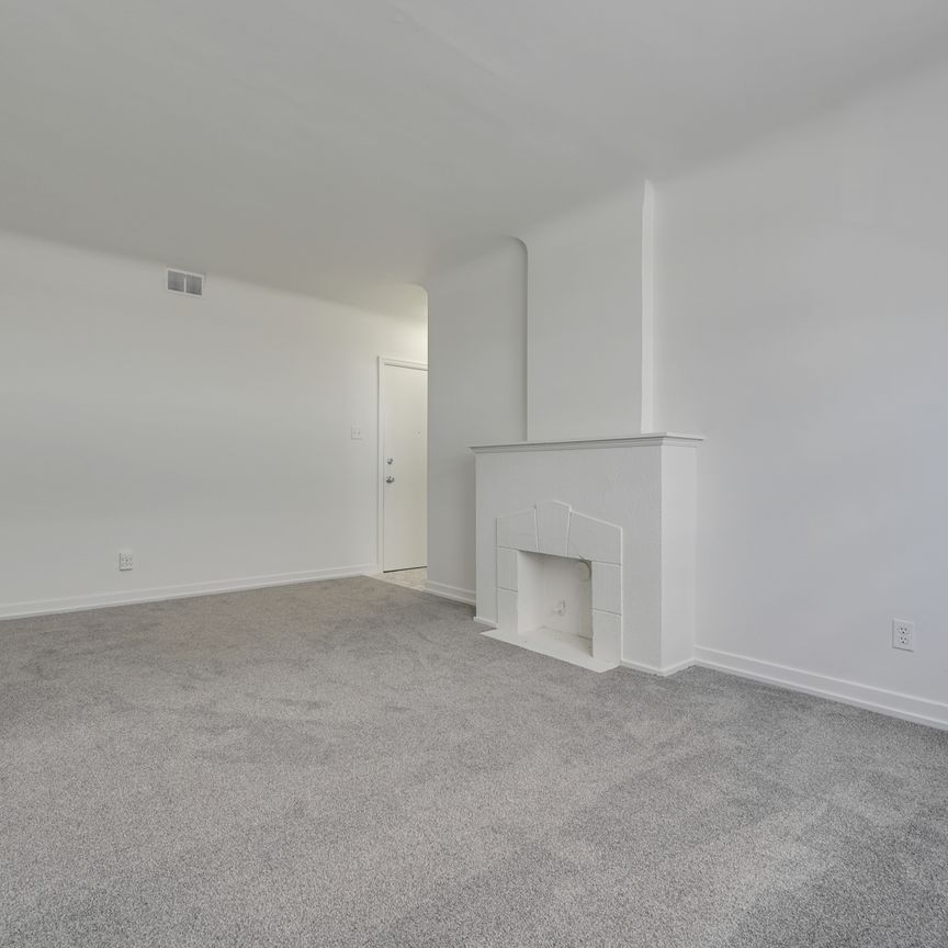 Edward Manor - Photo 1