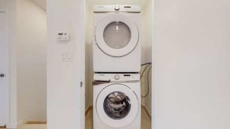 For Lease - 10 Seacoasts Circle, Vaughan, Ontario - Photo 2