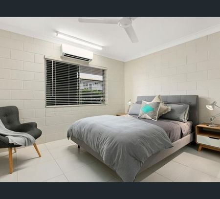 2/120 Greenslopes Street, Edge Hill, Qld 4870 - Photo 4
