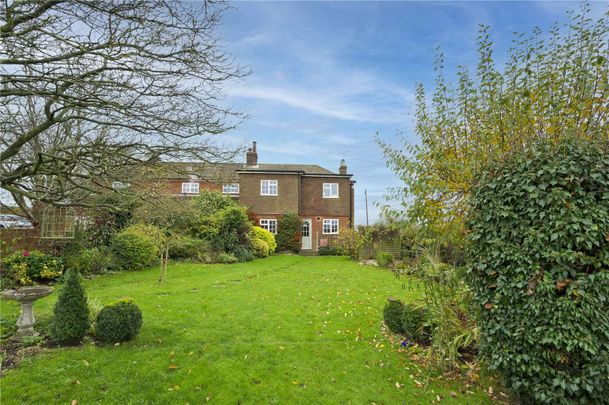 A stunning character cottage with fantastic views over Hampshire countryside - Photo 1