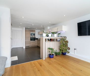 5 Bed Terraced House, St. Augustines Avenue, CR2 - Photo 4