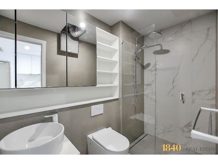 Brand New Corner Apartment! - Photo 5