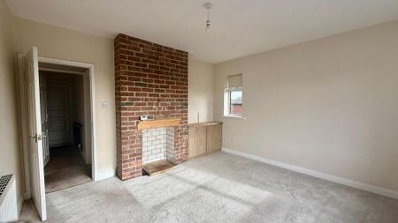 3 bedroom flat to rent - Photo 2