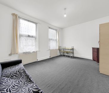 1 Bed Flat, Springfield Road, E6 - Photo 1