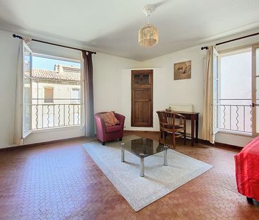 A LOUER AVIGNON INTRA MUROS (84000) : charmant studio en dernier ét... - Photo 2