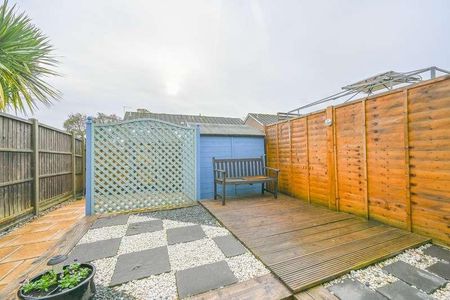 Pryors Green, Bognor Regis, PO21 - Photo 2