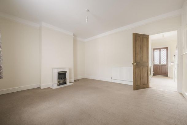 3 bedroom end of terrace house to rent - Photo 1