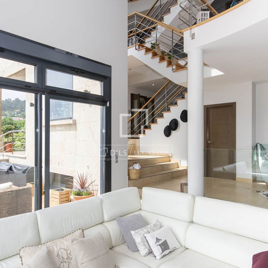 Excellent furnished villa with stunning views of the estuary for rental in O Hio- Aldan, Pontevedra - Photo 1