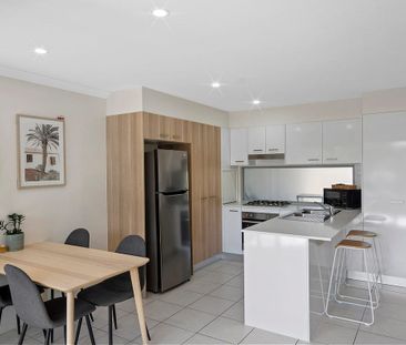 DO NOT LET THIS ONE GO!!! Beautiful 3 Bedroom Modern Townhome - Photo 5
