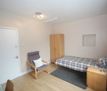 Room in a Shared Flat, Broomhouse St South, EH11 - Photo 6