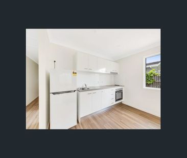 MODERN, FULLY FURNISHED, GROUND FLOOR STUDIO APARTMENT - Photo 3