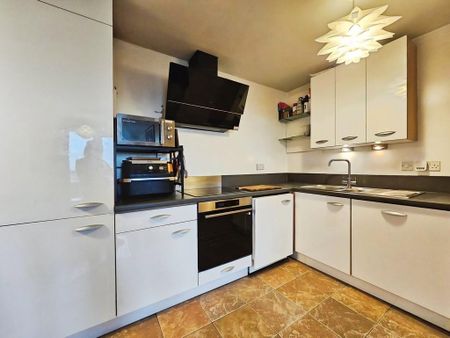 2 bedroom flat to rent - Photo 5