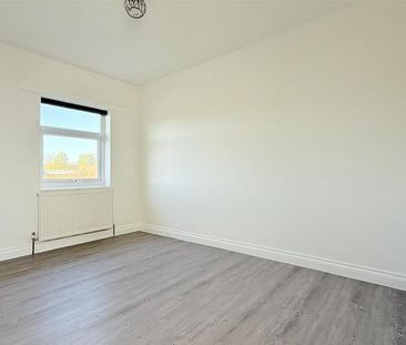 3 bedroom maisonette to rent - Photo 2