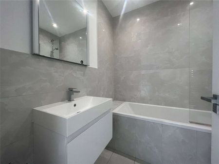 A two bedroom furnished apartment to rent on the third floor with lift access - Photo 2