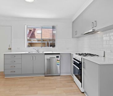 Neat & Tidy Three Bedroom Home - Photo 6