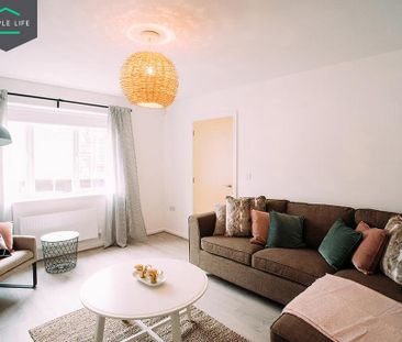 4 bedroom semi-detached house to rent - Photo 5