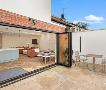 4 bedroom end of terrace house to rent - Photo 4