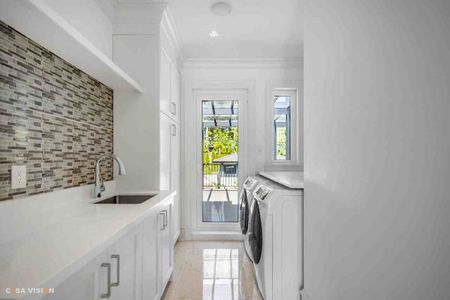 991 Cross Creek Road apartment — West Vancouver, BC (7-Bedroom) - 7 Bedroom - Photo 2