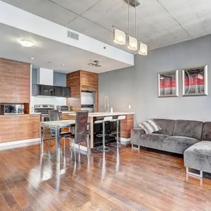 Old Port - Superb 2 Bed 2 Bath Loft - Photo 3