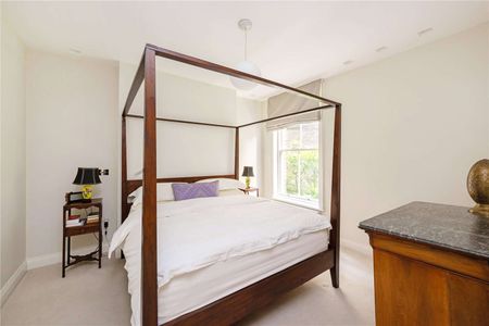 A beautifully presented two bedroom apartment in the heart of Hampstead village - Photo 2