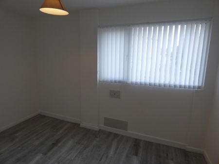 1 bedroom Flat for rent - Photo 3