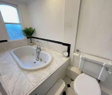 Woburn Hill, Addlestone, KT15 - Photo 3