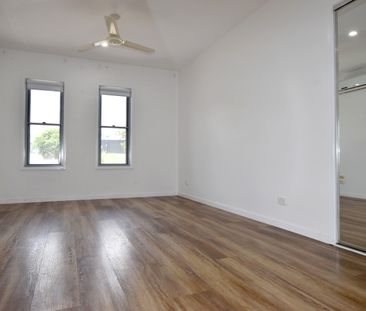 SUPERIOR & STYLISH EXECUTIVE HOME WITH IMPRESSIVE EXTRAS - Photo 2