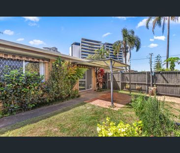 2/11 Nineteenth Avenue, Palm Beach, Qld 4221 - Photo 4