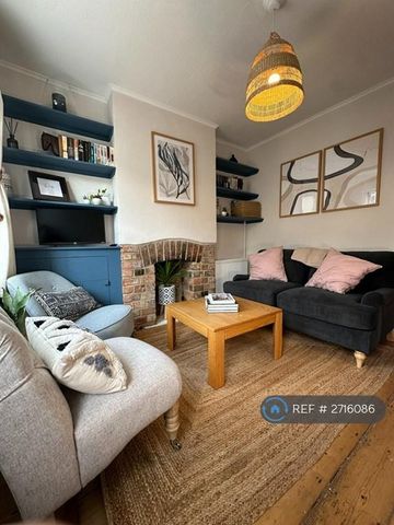 2 bedroom terraced house to rent - Photo 2