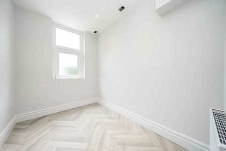 Earls Court Road, Earls Court, SW5 - Photo 3