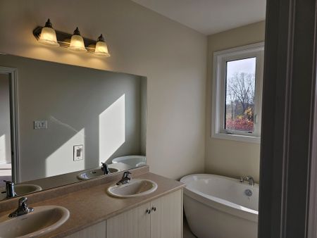 For Lease - 2080 Coppenwood Common N/A, Burlington, Ontario - Photo 3