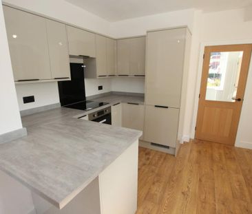 2 bedroom terraced house to rent - Photo 2