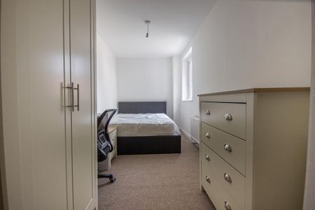 1 bedroom in a house share to rent - Photo 4