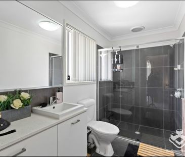 3 Bedroom townhouse- available now!! - Photo 3