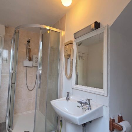 Mildridge Farmhouse, Berkshire, SL3 - Photo 3