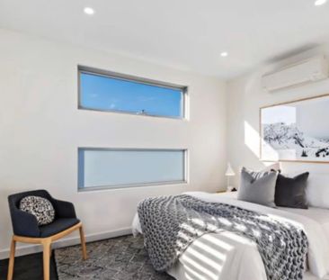 Stylish 2 bedroom townhouse - Photo 1