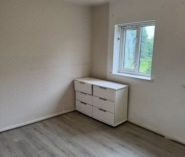 Room in a Shared Flat, Melton Road, M8 - Photo 3