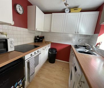 2 bedroom semi-detached house to rent - Photo 6