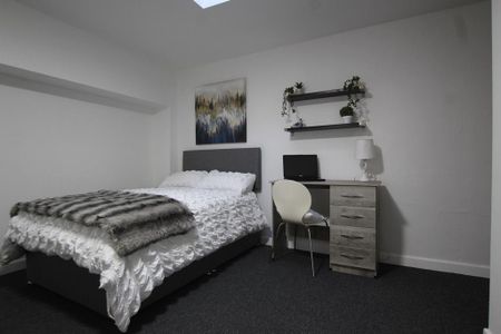 1 bedroom in a house share to rent - Photo 2