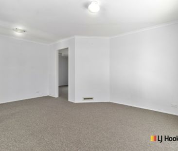 12B Eggleston Crescent, Chifley ACT, Belconnen - Photo 3