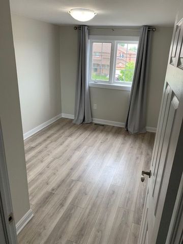 For Lease - 362 362 Dunsmore Lane, Barrie, Ontario - Photo 2