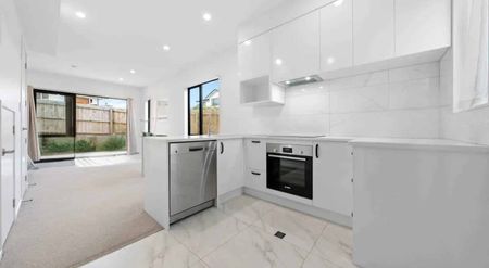 Two bedroom Plus Study Modern Corner Townhouse in the Heart of Howick - Photo 4
