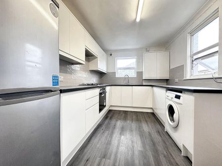 3 bedroom semi-detached house to rent - Photo 2