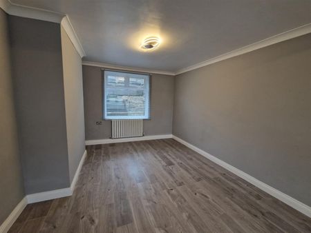 Lydford Avenue, St. Thomas, SA1 8DX, Swansea - Photo 5