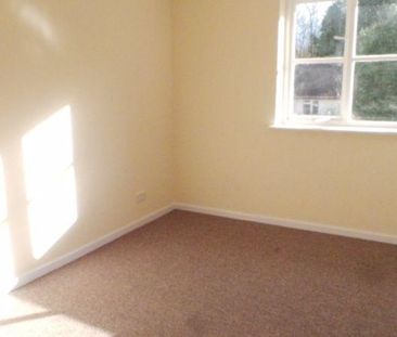 2 bedroom end of terrace house to rent - Photo 1