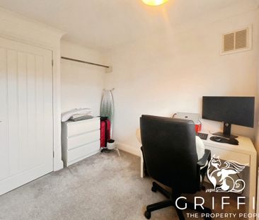 Chafford Way, Stifford Clays, Grays, RM16 - Photo 6