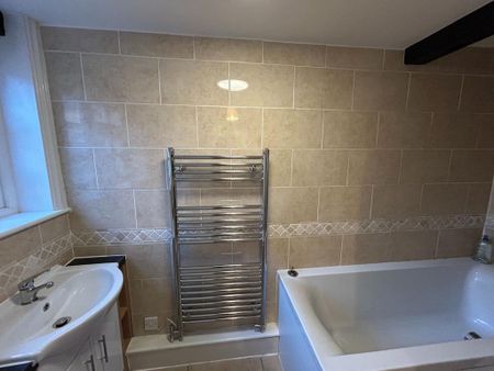 2 bedroom end of terrace house to rent - Photo 5