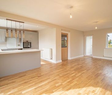 3 bedroom detached bungalow to rent - Photo 2