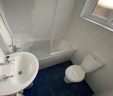 2 bedroom private hall to rent - Photo 4