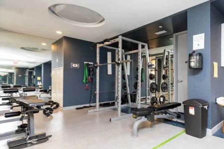 Toronto Furnished Condo for Rent - Luxurious 1 Bed, 1 Bath with South Facing Balcony, Water Views, and Air Conditioning - Photo 2